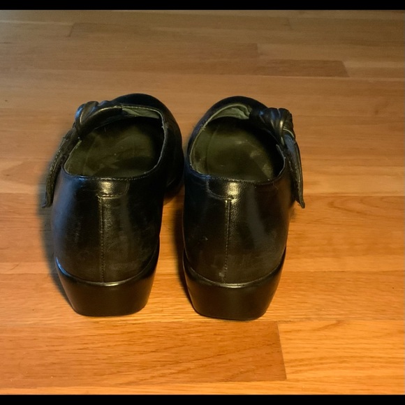 Dansko black clog with bow detail. Size 10.5. Excellent condition - Picture 4 of 5